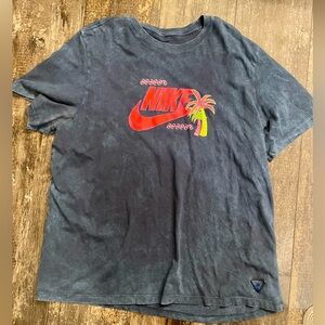 Men’s Nike shirt